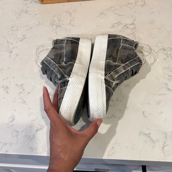 Blowfish Malibu Mamba Wedge Sneaker camo gray size 9  casual canvas side zip - Picture 6 of 9